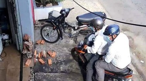 Giả danh cán bộ công an phường đi bán vé ca nhạc - Ảnh 1. Giả danh cán bộ công an phường đi bán vé ca nhạc - Ảnh 1.