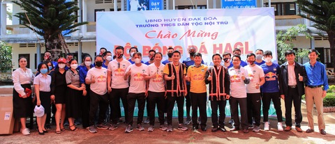 Nghĩa cử đẹp của CLB Hoàng Anh Gia Lai - Ảnh 3. Nghĩa cử đẹp của CLB Hoàng Anh Gia Lai - Ảnh 3.