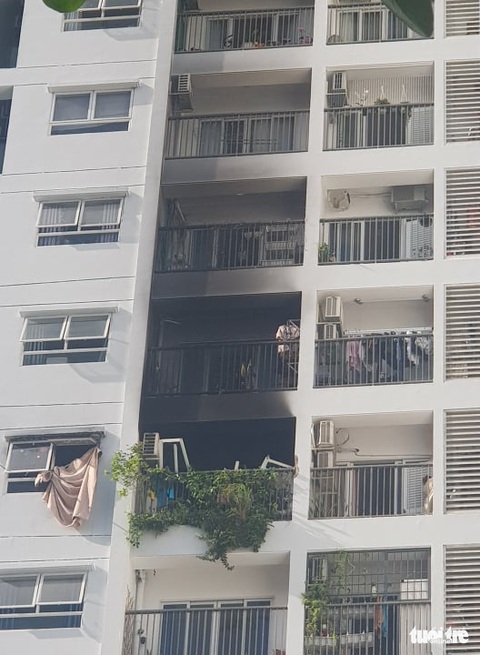 Cháy ở chung cư Carillon 5, hai mẹ con rơi từ lầu 10 tử vong - Ảnh 6. Cháy ở chung cư Carillon 5, hai mẹ con rơi từ lầu 10 tử vong - Ảnh 6.