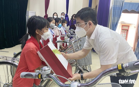 ‘Gieo mầm tri thức’ đến 250 học sinh nghèo vượt khó xứ Nghệ - Ảnh 5. ‘Gieo mầm tri thức’ đến 250 học sinh nghèo vượt khó xứ Nghệ - Ảnh 5.