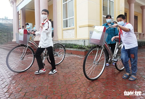 ‘Gieo mầm tri thức’ đến 250 học sinh nghèo vượt khó xứ Nghệ - Ảnh 11. ‘Gieo mầm tri thức’ đến 250 học sinh nghèo vượt khó xứ Nghệ - Ảnh 11.