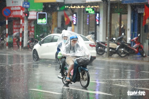 Miền Bắc mưa rét, Hà Nội đề phòng mưa dông - Ảnh 1. Miền Bắc mưa rét, Hà Nội đề phòng mưa dông - Ảnh 1.