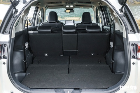 Đánh giá Toyota Veloz Cross: Cú lừa thị giác, hụt hẫng trang bị và thỏa mãn khi dùng - Ảnh 4. Đánh giá Toyota Veloz Cross: Cú lừa thị giác, hụt hẫng trang bị và thỏa mãn khi dùng - Ảnh 4.