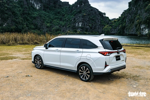 Đánh giá Toyota Veloz Cross: Cú lừa thị giác, hụt hẫng trang bị và thỏa mãn khi dùng - Ảnh 2. Đánh giá Toyota Veloz Cross: Cú lừa thị giác, hụt hẫng trang bị và thỏa mãn khi dùng - Ảnh 2.
