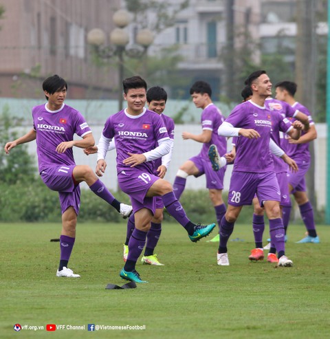 ‘Đá ở Pháp có thể là lựa chọn của Quang Hải’ - Ảnh 2. ‘Đá ở Pháp có thể là lựa chọn của Quang Hải’ - Ảnh 2.