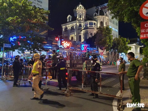Công an thu giữ nhiều tài liệu sau khi khám xét nhà bà Phương Hằng - Ảnh 11. Công an thu giữ nhiều tài liệu sau khi khám xét nhà bà Phương Hằng - Ảnh 11.