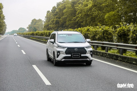 Đánh giá Toyota Veloz Cross: Cú lừa thị giác, hụt hẫng trang bị và thỏa mãn khi dùng - Ảnh 1. Đánh giá Toyota Veloz Cross: Cú lừa thị giác, hụt hẫng trang bị và thỏa mãn khi dùng - Ảnh 1.