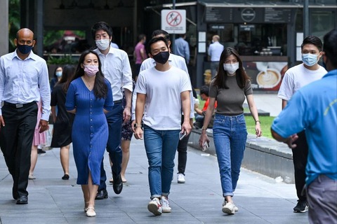 Singapore không còn bắt buộc đeo khẩu trang khi ra đường - Ảnh 1. Singapore không còn bắt buộc đeo khẩu trang khi ra đường - Ảnh 1.