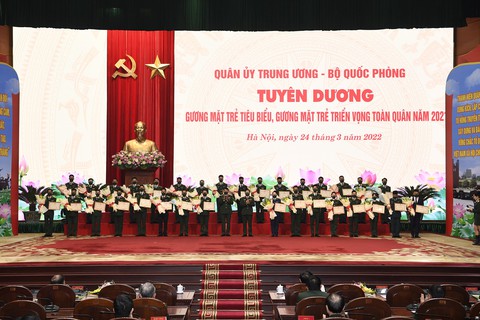 Đại tướng Phan Văn Giang: Càng ở nơi gian khổ càng có nhiều sự cống hiến, hy sinh của tuổi trẻ - Ảnh 2. Đại tướng Phan Văn Giang: Càng ở nơi gian khổ càng có nhiều sự cống hiến, hy sinh của tuổi trẻ - Ảnh 2.