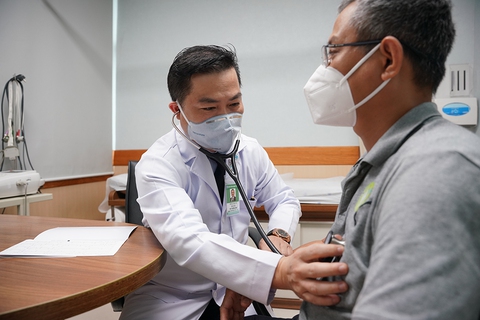 Chương trình tư vấn: Yếu tố nguy cơ, nguyên nhân và cách phòng ngừa đau thắt ngực - Ảnh 1. Chương trình tư vấn: Yếu tố nguy cơ, nguyên nhân và cách phòng ngừa đau thắt ngực - Ảnh 1.