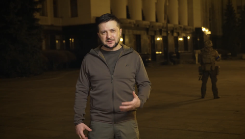 Tổng thống Zelensky kêu gọi người dân Nga ủng hộ Kiev, Anh gửi Ukraine 6.000 tên lửa - Ảnh 1. Tổng thống Zelensky kêu gọi người dân Nga ủng hộ Kiev, Anh gửi Ukraine 6.000 tên lửa - Ảnh 1.