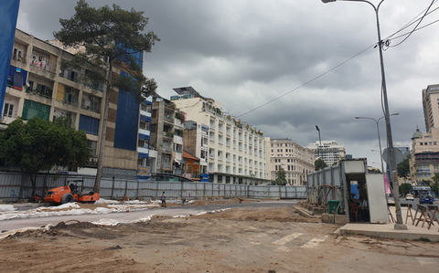 Metro số 1 trả mặt bằng thêm một đoạn đường Lê Lợi trước 30-4 - Ảnh 1. Metro số 1 trả mặt bằng thêm một đoạn đường Lê Lợi trước 30-4 - Ảnh 1.