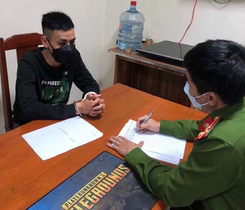 Tạm giữ hình sự nghi phạm cướp tiệm vàng ở Thanh Hóa - Ảnh 1. Tạm giữ hình sự nghi phạm cướp tiệm vàng ở Thanh Hóa - Ảnh 1.