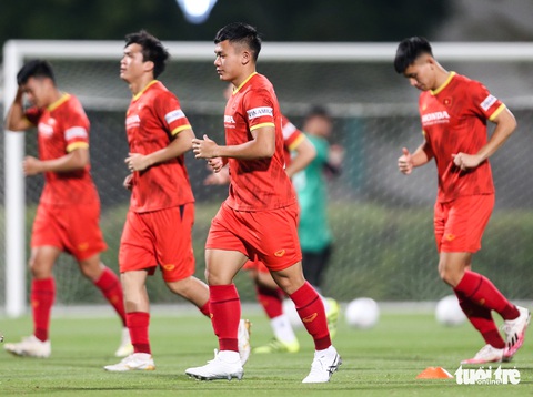 Văn Xuân và Tiến Linh chấn thương, tuyển Việt Nam sang Nhật với 19 cầu thủ - Ảnh 1. Văn Xuân và Tiến Linh chấn thương, tuyển Việt Nam sang Nhật với 19 cầu thủ - Ảnh 1.