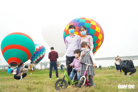Đi ngủ sớm, háo hức chờ đợi trải nghiệm lần đầu bay khinh khí cầu tại Hà Nội - Ảnh 8. Đi ngủ sớm, háo hức chờ đợi trải nghiệm lần đầu bay khinh khí cầu tại Hà Nội - Ảnh 8.