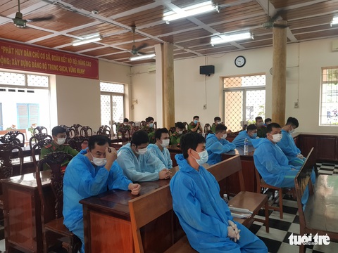 Phạt tù Nguyễn Ngọc Thuận và 42 đàn em vụ sòng gà lớn nhất tỉnh An Giang - Ảnh 2. Phạt tù Nguyễn Ngọc Thuận và 42 đàn em vụ sòng gà lớn nhất tỉnh An Giang - Ảnh 2.