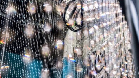 Sân khấu Oscar 2022 được dát 90.000 viên pha lê Swarovski - Ảnh 2. Sân khấu Oscar 2022 được dát 90.000 viên pha lê Swarovski - Ảnh 2.