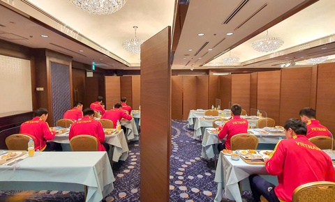 Mỗi tuyển thủ Việt Nam ở một phòng, ăn uống riêng biệt tại Nhật Bản - Ảnh 4. Mỗi tuyển thủ Việt Nam ở một phòng, ăn uống riêng biệt tại Nhật Bản - Ảnh 4.