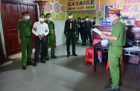 Chủ quán karaoke cho vay 1,7 tỉ đồng, sau 13 tháng gốc và lãi lên 4,4 tỉ - Ảnh 1. Chủ quán karaoke cho vay 1,7 tỉ đồng, sau 13 tháng gốc và lãi lên 4,4 tỉ - Ảnh 1.