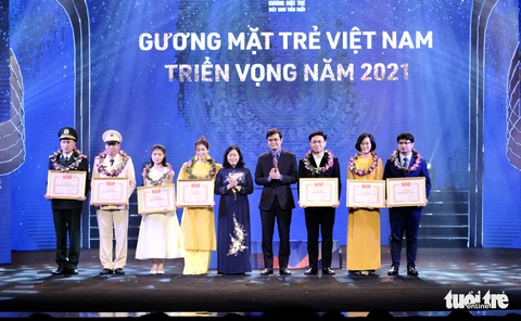 Giữa thủ đô, bệnh nhân TP.HCM xúc động gặp lại bác sĩ cứu sống mình khỏi COVID-19 - Ảnh 5. Giữa thủ đô, bệnh nhân TP.HCM xúc động gặp lại bác sĩ cứu sống mình khỏi COVID-19 - Ảnh 5.