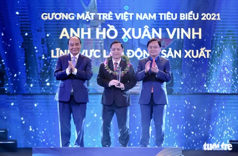 Giữa thủ đô, bệnh nhân TP.HCM xúc động gặp lại bác sĩ cứu sống mình khỏi COVID-19 - Ảnh 3. Giữa thủ đô, bệnh nhân TP.HCM xúc động gặp lại bác sĩ cứu sống mình khỏi COVID-19 - Ảnh 3.