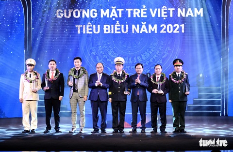 Giữa thủ đô, bệnh nhân TP.HCM xúc động gặp lại bác sĩ cứu sống mình khỏi COVID-19 - Ảnh 4. Giữa thủ đô, bệnh nhân TP.HCM xúc động gặp lại bác sĩ cứu sống mình khỏi COVID-19 - Ảnh 4.