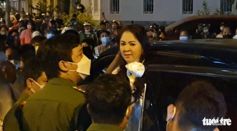 Điều tra người tung tin bà Nguyễn Phương Hằng chỉ bị phạt 1,5 triệu đồng, đã được thả về - Ảnh 1. Điều tra người tung tin bà Nguyễn Phương Hằng chỉ bị phạt 1,5 triệu đồng, đã được thả về - Ảnh 1.