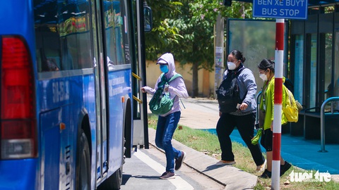 Nhiều nạn nhân tố bị sàm sỡ trên xe buýt ở TP.HCM - Ảnh 1. Nhiều nạn nhân tố bị sàm sỡ trên xe buýt ở TP.HCM - Ảnh 1.