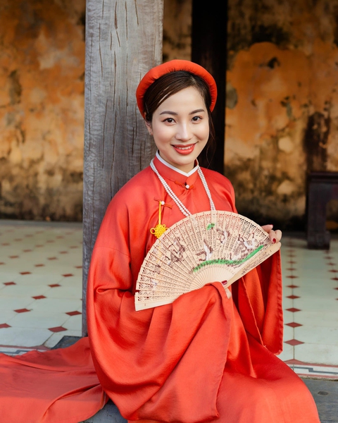 Giới trẻ xúng xính áo dài quảng bá Huế thành điểm đến an toàn và thân thiện - Ảnh 4. Giới trẻ xúng xính áo dài quảng bá Huế thành điểm đến an toàn và thân thiện - Ảnh 4.