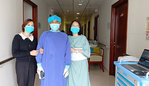 Ca phẫu thuật cân não ghép gan cấp cứu người bệnh - Ảnh 2. Ca phẫu thuật cân não ghép gan cấp cứu người bệnh - Ảnh 2.