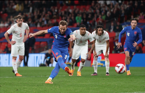 Lập công trận gặp Thụy Sĩ, Harry Kane có thành tích ghi bàn bằng Sir Bobby Charlton - Ảnh 1. Lập công trận gặp Thụy Sĩ, Harry Kane có thành tích ghi bàn bằng Sir Bobby Charlton - Ảnh 1.