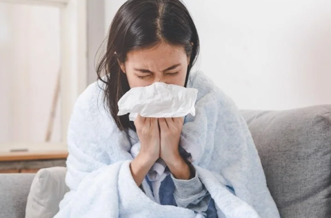 Vừa mắc COVID-19 vừa bị cúm nguy hiểm ra sao? - Ảnh 1. Vừa mắc COVID-19 vừa bị cúm nguy hiểm ra sao? - Ảnh 1.