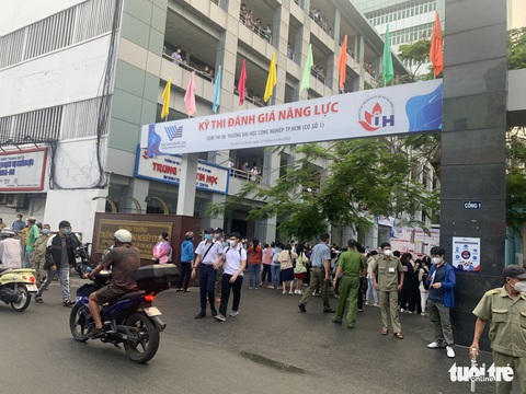 Thi đánh giá năng lực: Thí sinh thoải mái, tự tin - Ảnh 2. Thi đánh giá năng lực: Thí sinh thoải mái, tự tin - Ảnh 2.