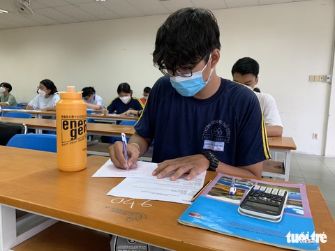 Thi đánh giá năng lực: Thí sinh thoải mái, tự tin - Ảnh 6. Thi đánh giá năng lực: Thí sinh thoải mái, tự tin - Ảnh 6.