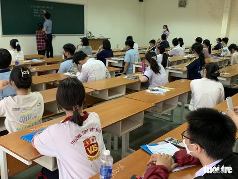 Thi đánh giá năng lực: Thí sinh thoải mái, tự tin - Ảnh 3. Thi đánh giá năng lực: Thí sinh thoải mái, tự tin - Ảnh 3.