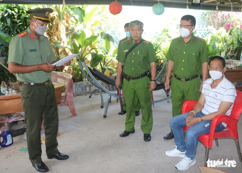 Hai băng nhóm mang súng giải quyết mâu thuẫn như phim hành động - Ảnh 1. Hai băng nhóm mang súng giải quyết mâu thuẫn như phim hành động - Ảnh 1.