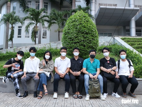 Làng đại học thành làng… ôtô trong ngày thi đánh giá năng lực - Ảnh 6. Làng đại học thành làng… ôtô trong ngày thi đánh giá năng lực - Ảnh 6.