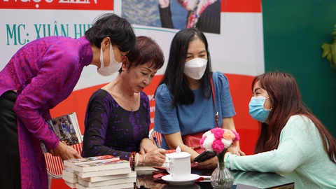 Những bà già xinh đẹp và câu chuyện ngoài 50 tuổi chưa phải là già - Ảnh 2. Những bà già xinh đẹp và câu chuyện ngoài 50 tuổi chưa phải là già - Ảnh 2.