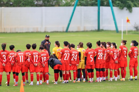 Tuyển nữ Việt Nam chuẩn bị cho SEA Games 31 muộn vì thiếu sân - Ảnh 1. Tuyển nữ Việt Nam chuẩn bị cho SEA Games 31 muộn vì thiếu sân - Ảnh 1.
