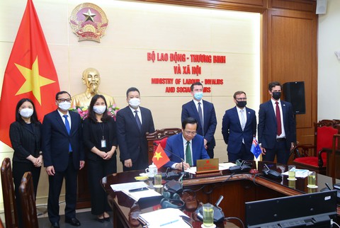 Việt Nam - Úc ký bản ghi nhớ hỗ trợ 1.000 lao động nông nghiệp - Ảnh 1. Việt Nam - Úc ký bản ghi nhớ hỗ trợ 1.000 lao động nông nghiệp - Ảnh 1.