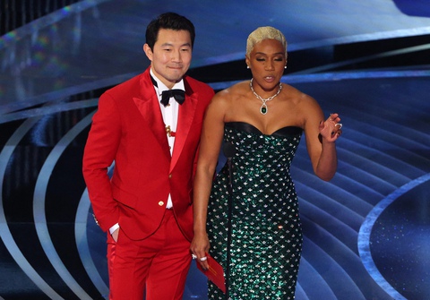 Will Smith choảng Chris Rock ngay tại lễ trao giải Oscar rồi quay lại sân khấu nhận tượng vàng - Ảnh 17. Will Smith choảng Chris Rock ngay tại lễ trao giải Oscar rồi quay lại sân khấu nhận tượng vàng - Ảnh 17.