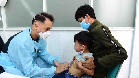 Sẵn sàng tiêm vắc xin cho trẻ 5 đến dưới 12 tuổi - Ảnh 6. Sẵn sàng tiêm vắc xin cho trẻ 5 đến dưới 12 tuổi - Ảnh 6.
