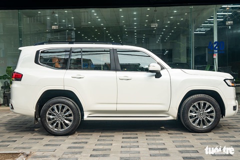 Chi tiết Toyota Land Cruiser MBS 2022 đầu tiên về Việt Nam: Nội thất đúng chất Chủ tịch - Ảnh 4. Chi tiết Toyota Land Cruiser MBS 2022 đầu tiên về Việt Nam: Nội thất đúng chất Chủ tịch - Ảnh 4.
