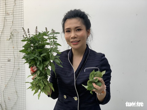 Từ giữ nghề đông y của ngoại đến dòng mỹ phẩm thuần tự nhiên - Ảnh 6. Từ giữ nghề đông y của ngoại đến dòng mỹ phẩm thuần tự nhiên - Ảnh 6.