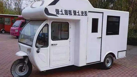 Những chiếc motorhome kỳ lạ nhất thế giới: Độ từ máy bay, lâu đài và cả du thuyền - Ảnh 10. Những chiếc motorhome kỳ lạ nhất thế giới: Độ từ máy bay, lâu đài và cả du thuyền - Ảnh 10.