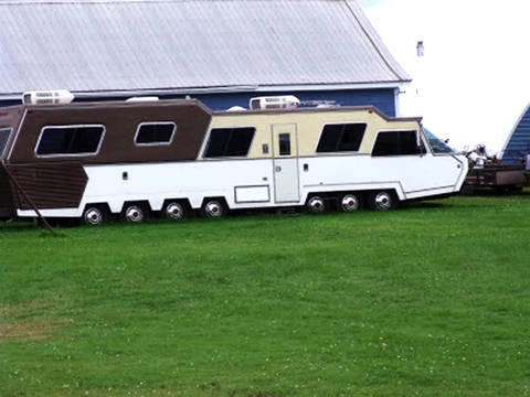 Những chiếc motorhome kỳ lạ nhất thế giới: Độ từ máy bay, lâu đài và cả du thuyền - Ảnh 2. Những chiếc motorhome kỳ lạ nhất thế giới: Độ từ máy bay, lâu đài và cả du thuyền - Ảnh 2.