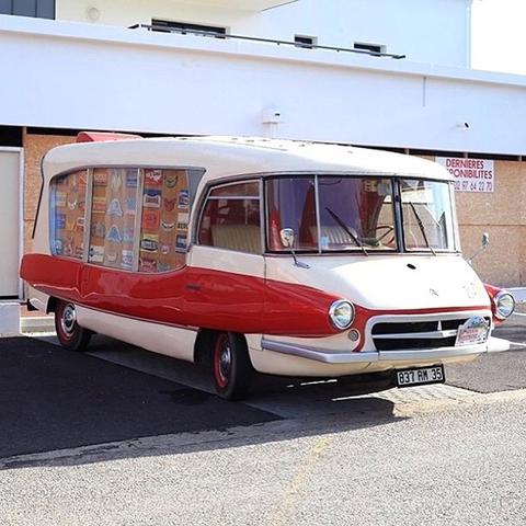 Những chiếc motorhome kỳ lạ nhất thế giới: Độ từ máy bay, lâu đài và cả du thuyền - Ảnh 7. Những chiếc motorhome kỳ lạ nhất thế giới: Độ từ máy bay, lâu đài và cả du thuyền - Ảnh 7.