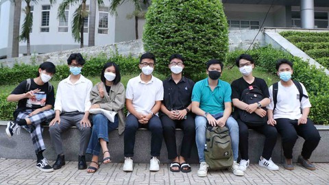 Nhóm bạn của Tạ Quang Huy từ Pleiku xuống Sài Gòn vừa thi vừa thăm thú - Ảnh TRỌNG NHÂN 1(Read-Only) Nhóm bạn của Tạ Quang Huy từ Pleiku xuống Sài Gòn vừa thi vừa thăm thú - Ảnh TRỌNG NHÂN 1(Read-Only)