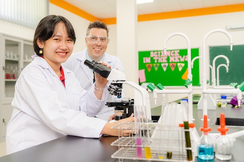 Khám phá bí quyết giỏi tiếng Anh ‘chuẩn Gen Z’ của học sinh Royal School - Ảnh 1. Khám phá bí quyết giỏi tiếng Anh ‘chuẩn Gen Z’ của học sinh Royal School - Ảnh 1.