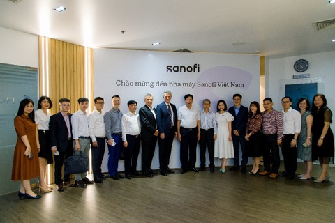 Thứ trưởng Bộ Y Tế thăm và làm việc tại Nhà máy Sanofi Việt Nam - Ảnh 1. Thứ trưởng Bộ Y Tế thăm và làm việc tại Nhà máy Sanofi Việt Nam - Ảnh 1.